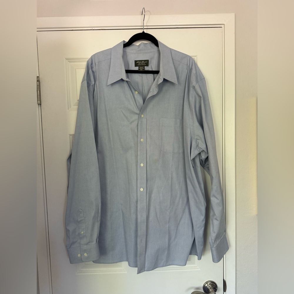 Chambray colored Eddie Bauer men’s dress shirt in size 3XL Tall.